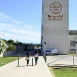 Los alumnos de 1°de bachillerato de nuestro IES han disfrutado hoy en la universidad de una doble sesión de condición física