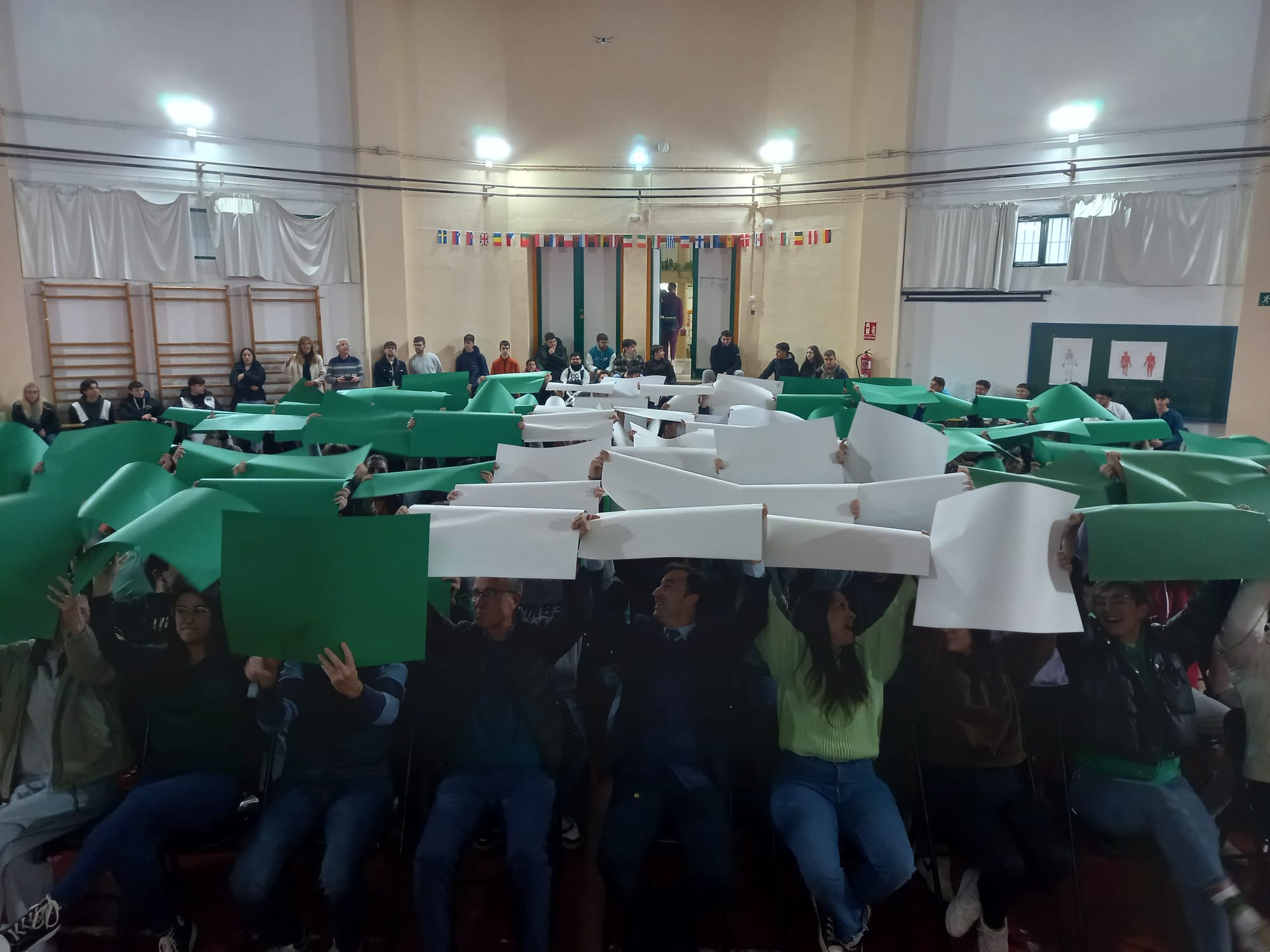 Lee más sobre el artículo EL IES SAN SEBASTIÁN CELEBRA EL DÍA DE LA BANDERA DE ANDALUCÍA